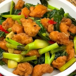 ข้าวคะน้าไก่กรอบ