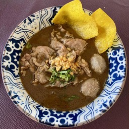 เตี๋ยวเรือเนื้อโคขุนสไลด์