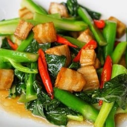 คะน้าฮ่องกงหมูกรอบ Plant-Based เจ