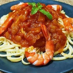 สปาเก็ตตี้ซอสมะเขือเทศกุ้ง