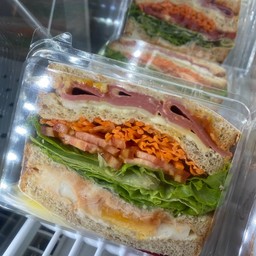 แซนวิช ไข่+ผัก+โบโลน่า+ชีส