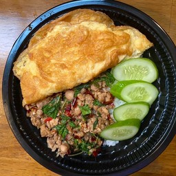 ข้าวกระเพราพริกแห้งไข่เจียว