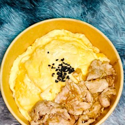 ข้าวไข่ข้น+หมูกระเทียม
