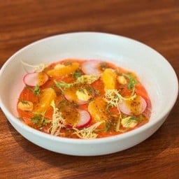 Smoked Salmon & Orange Carpaccio แซลมอนรมควันและส้มคาร์ปาชโช