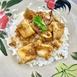 ข้าวหมึกผัดกระเทียม