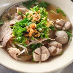 河粉湯 Pork noodle