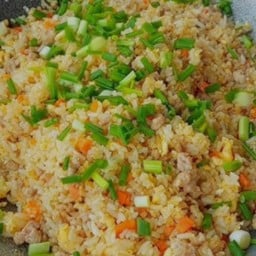 ข้าวผัดหมูสับ