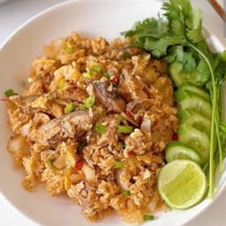 ข้าวผัดปลากระป๋อง