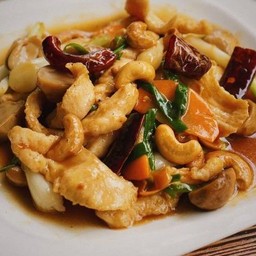 ไก่ผัดเม็ดมะม่วง