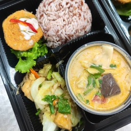 ข้าวขาว+ห่อหมกปลากะพง+ต้มข่าไก่+ผัดผัก