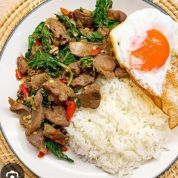 กระเพาเครื่องในไก่
