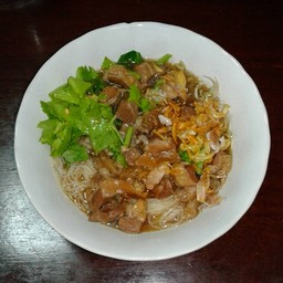 เส้นหมี่หมูตุ๋น