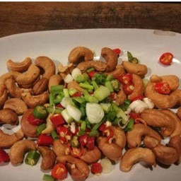 ยำเม็ดม่วง
