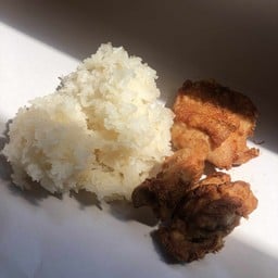 ข้าว(เหนียว)หมูทอด สาขาปู่เจ้า