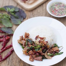 ข้าวกะเพราหมูแดดเดียว