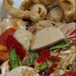 ตำเส้นเล็กหมูยอ
