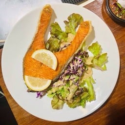 สเต็กแซลมอนซอสจิ้มแจ่ว Salmon Steak With Spicy Lemon Sauce