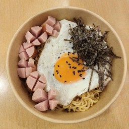 มาม่าเกาหลีซอสเผ็ดไส้กรอก