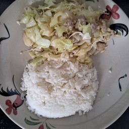 ผัดกะหล่ำหมูชิ้น + ราดข้าว