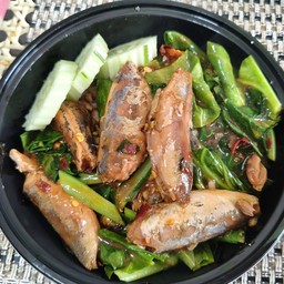 ข้าวคะน้าปลากระป๋อง