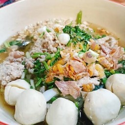 เกาเหลา หมู+ลูกชิ้นหมู น้ำ/แห้ง