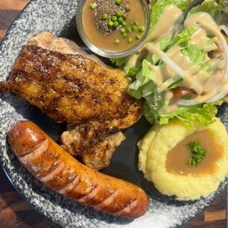 SET05 สเต็กไก่และไส้กรอกหมูรมควันพริกไทยดำChicken   Steak pork sausage