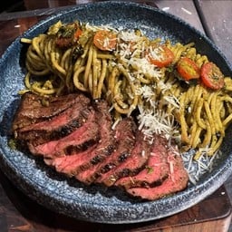 AUS8 พาสต้าเนื้อวากิวออสฯ เพสโต้