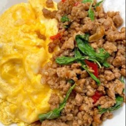 ข้าวไข่ข้น ราดกะเพราหมูสับ