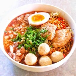 ก๋วยเตี๋ยวต้มยำหมูเด้ง