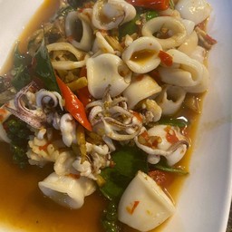 ผัดฉ่าปลาหมึก