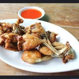 กบทอดกระเทียมจานเล็ก