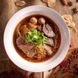 ก๋วยเตี๋ยวหมูตุ๋นรวม