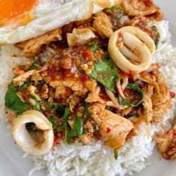 ข้าวกะเพราหมูชิ้น+หมึก