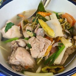 ต้มไก่ใบมะขามอ่อน