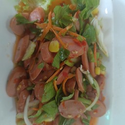 ยำไส้กรอก