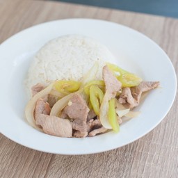 ข้าวไก่ผัดพริกหยวก