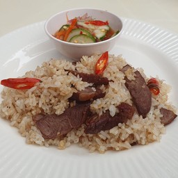 ข้าวผัดเนื้อแดดเดียวเคียงแซ่บ