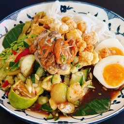 ตำแตงหอยดองแคปหมูขนมจีนไข่ต้ม