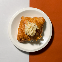 Almond Croissant - ครัวซองต์อัลมอนด์