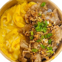 ข้าวหมู/ไก่กระเทียม