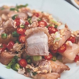 หมูกรอบคั่วพริกเกลือ(กับข้าว)