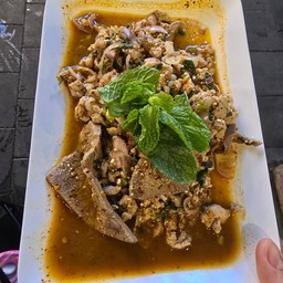 ลาบหมูใส่ตับ