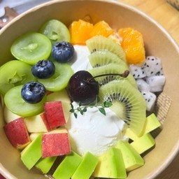 Greek yogurt fruit set 2