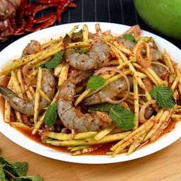 ยำมะม่วงกุ้งสด กุ้ง6ตัวเบิ้มๆ