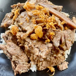 ข้าวหน้าเนื้อตุ๋น