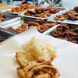 ข้าวเหนียวหมูทอด