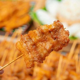 หมูทอดเสียบไม้5ไม้+ข้าวเหนียว1ห่อ