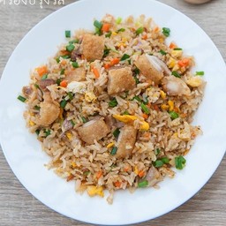 ข้าวผัดหมูกรอบ