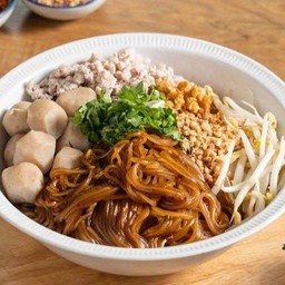 ก๋วยเตี๋ยวหมูสับ แห้ง