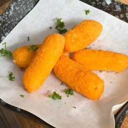 A18 CHEESE STICKS  ชีสสติ๊ก 5 ชิ้น